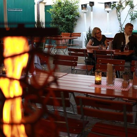 Hotel & Brauerei-Gasthof Neuwirt นอยบวร์ก อันแดร์ โดเนา ภายนอก รูปภาพ
