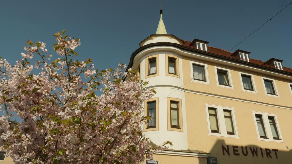 Hotel & Brauerei-Gasthof Neuwirt นอยบวร์ก อันแดร์ โดเนา ภายนอก รูปภาพ