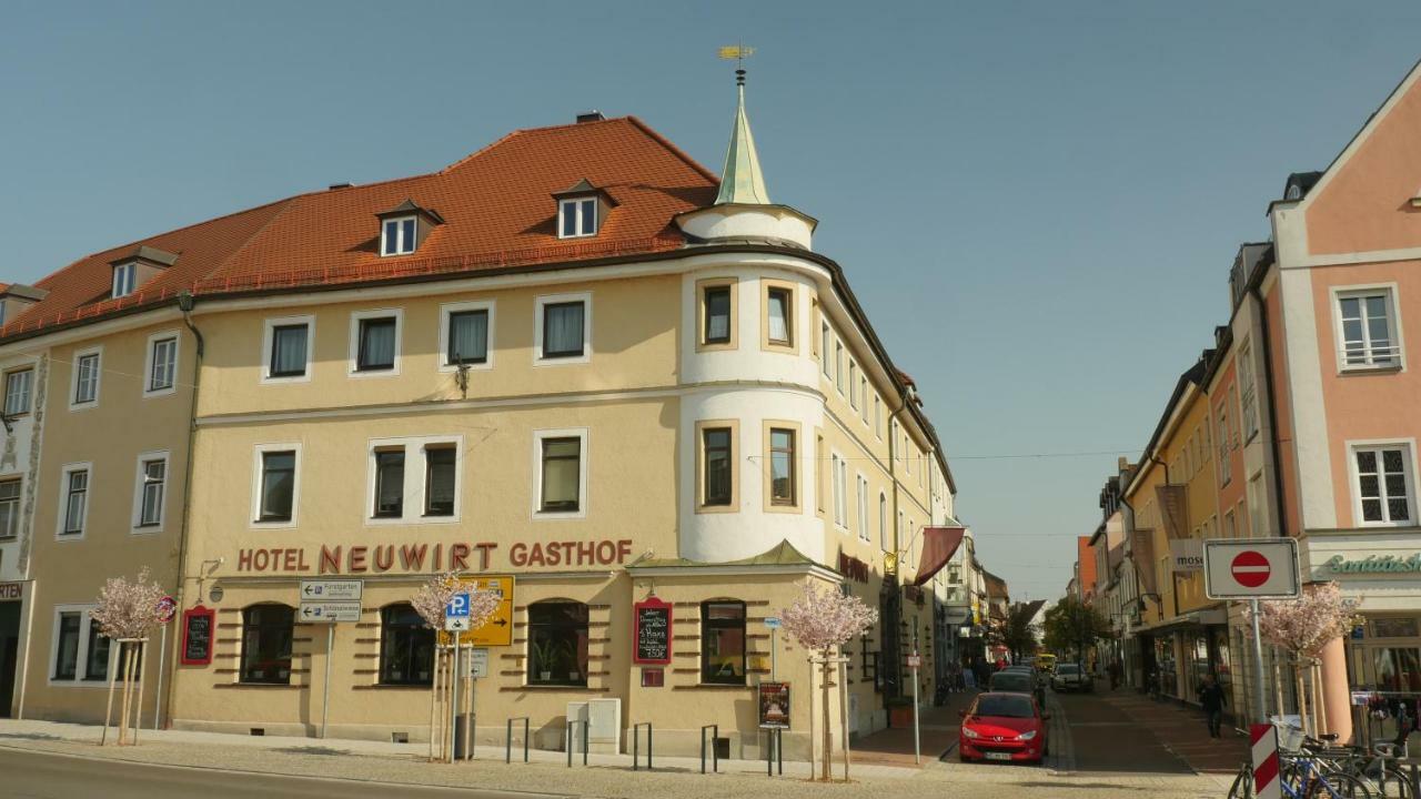 Hotel & Brauerei-Gasthof Neuwirt นอยบวร์ก อันแดร์ โดเนา ภายนอก รูปภาพ