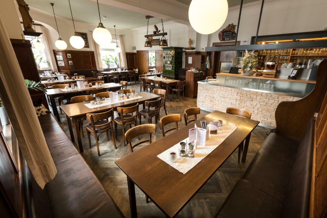 Hotel & Brauerei-Gasthof Neuwirt นอยบวร์ก อันแดร์ โดเนา ภายนอก รูปภาพ