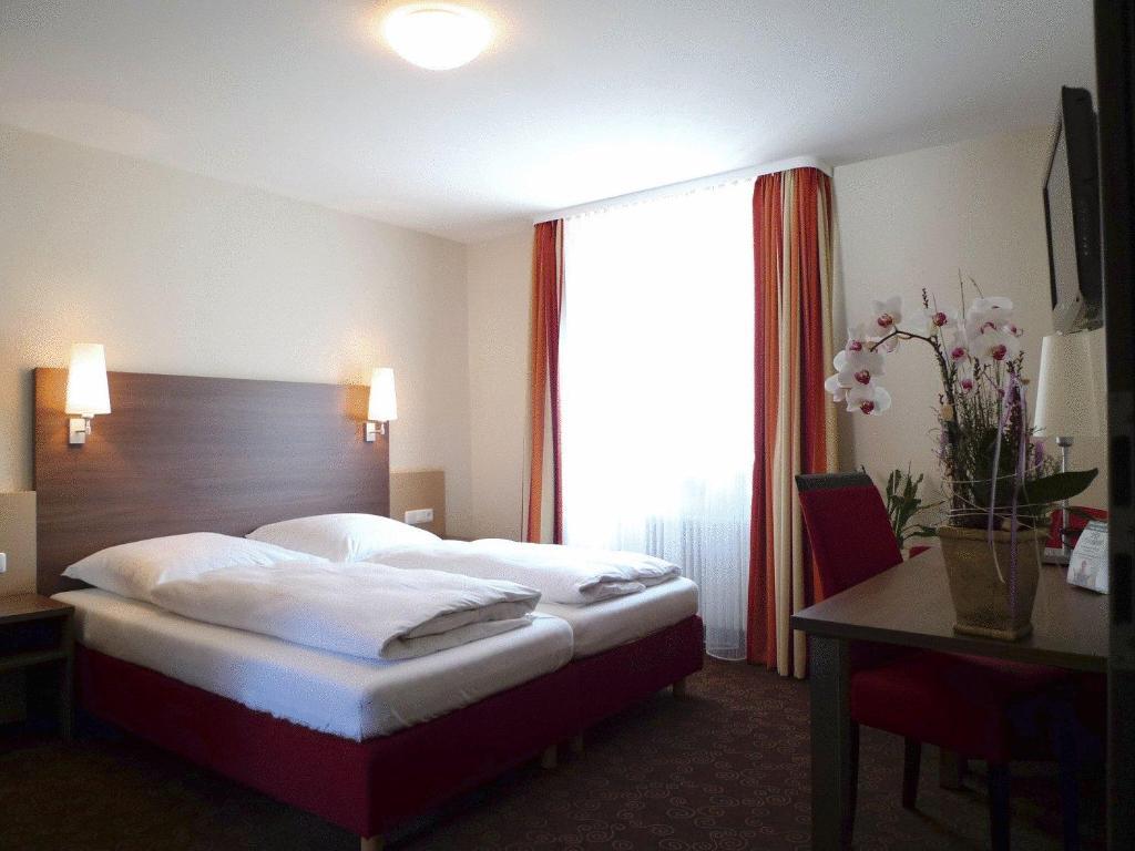 Hotel & Brauerei-Gasthof Neuwirt นอยบวร์ก อันแดร์ โดเนา ภายนอก รูปภาพ